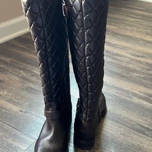 Never worn Arturo Chiang Dark Brown size 6 rider boot